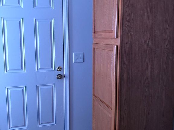 2nd image of 608 N Lyons Ave #1