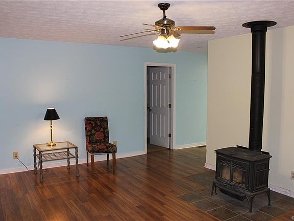 4th image of 21103 Halloway Ave