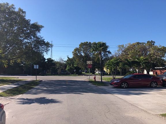 5th image of 401 NW 14th Ter