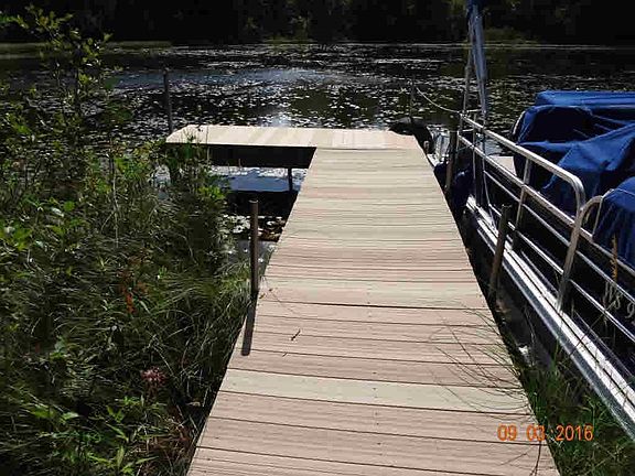 Bck Yrd Dock on Chain Lk