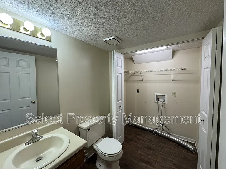 8422 Lionsgate Run — Photo 18