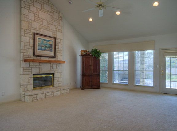 4th image of 209 Canyon Creek Ln