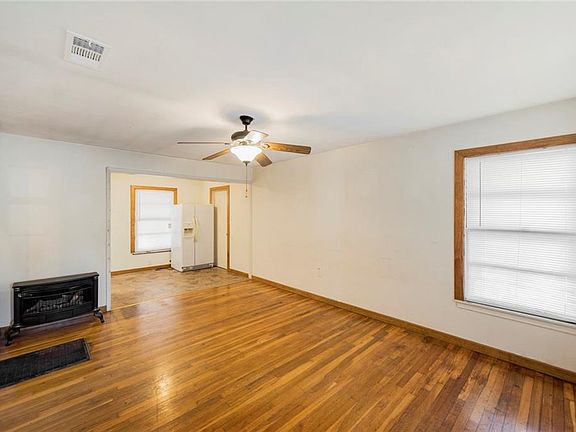 3rd image of 1310 W 3 A St