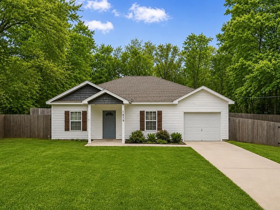 1679 Pickens Cir