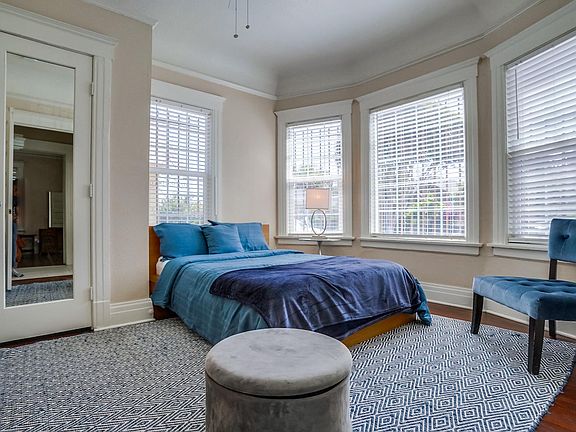 4th image of 3779 Crawford St