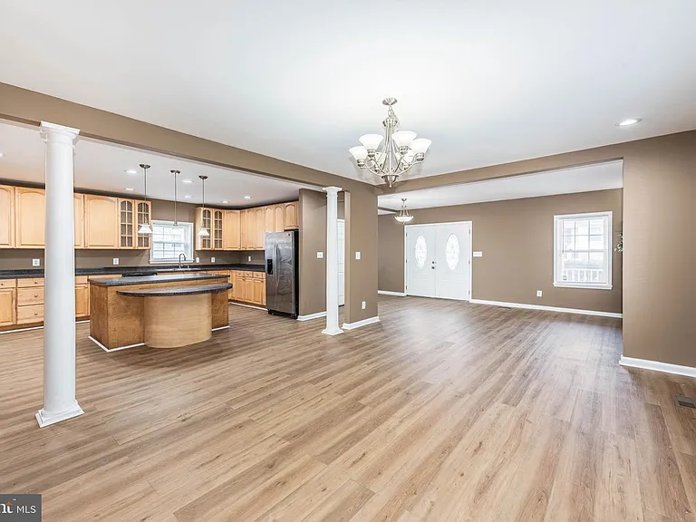 4021 Barrington Rd — Photo 7
