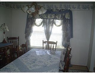 4th image of 154 Woodlake Ter