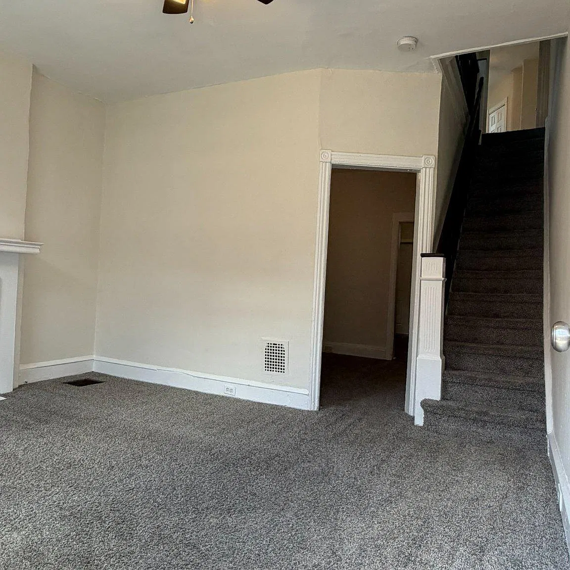3 bed, 1.0 bath, 892 sqft, $1,375 — Photo 2