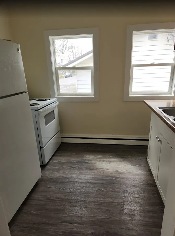 Building Photo - 14 Lawrence Ave #1F