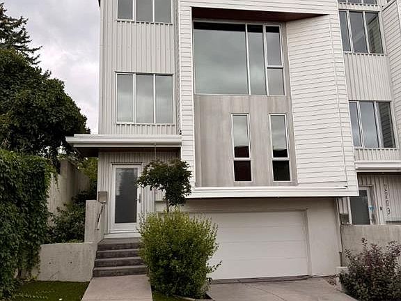 2nd image of 2205 E 17th St SW