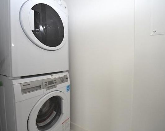 5th image of 68 Shuter St #2802