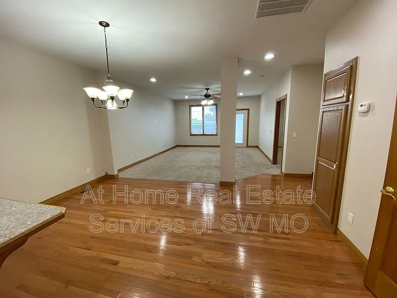 2 bed, 2.0 bath, 1300 sqft, $1,380 — Photo 3