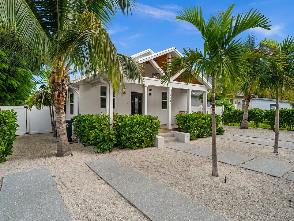 2718 4th Ave W