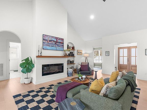 5th image of 1123 Cumberland Rd