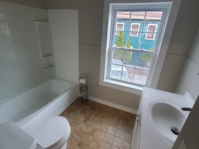 696 Main St #3 — Photo 8