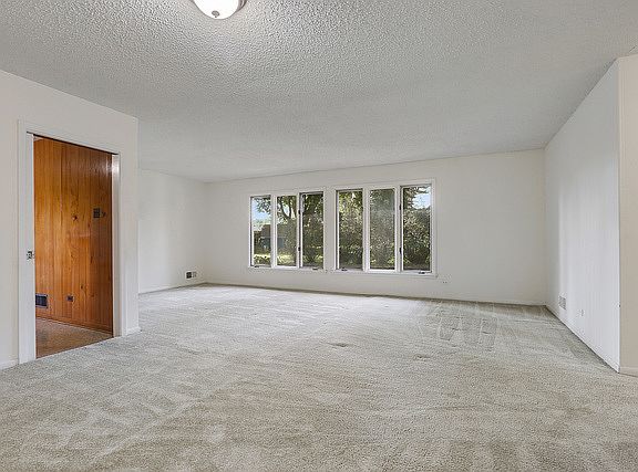 3rd image of 565 Lakewood Blvd