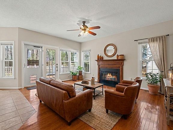 5th image of 829 Penncross Dr