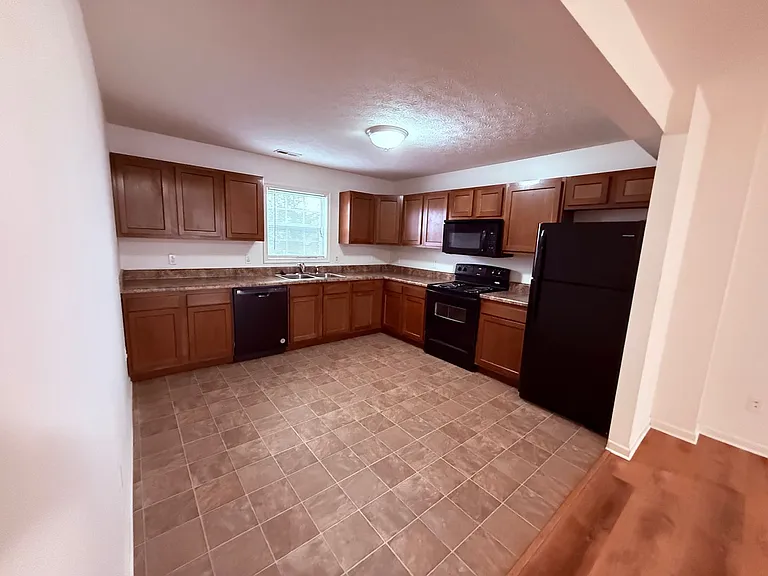 10 Station Ln NE — Photo 6