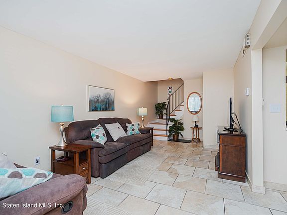 3rd image of 418 Lisk Ave #A