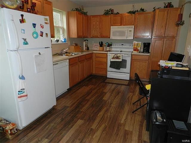 2nd image of 105 King St