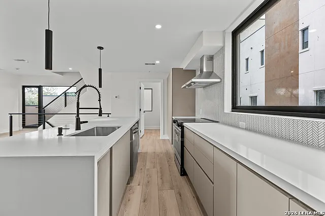 222 E Courtland Pl #1 — Photo 25