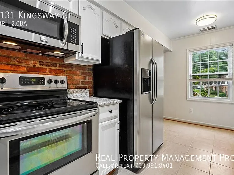 8131 Kingsway Ct — Photo 10
