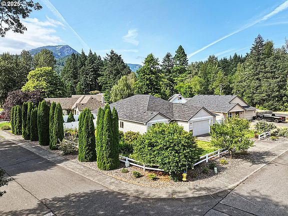 4th image of 7 Shady Oak Ln