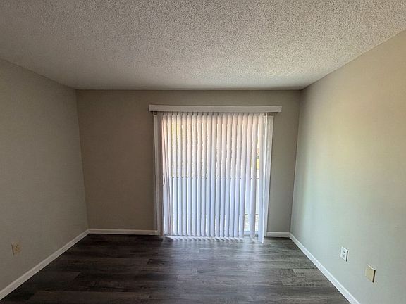 2nd image of 4114 Oak Dr #7
