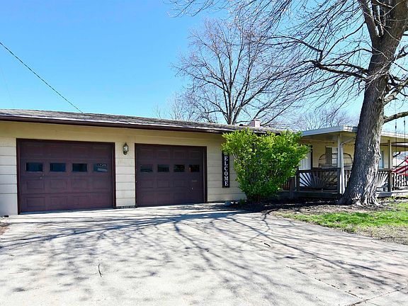 3rd image of 900 N Cheney St