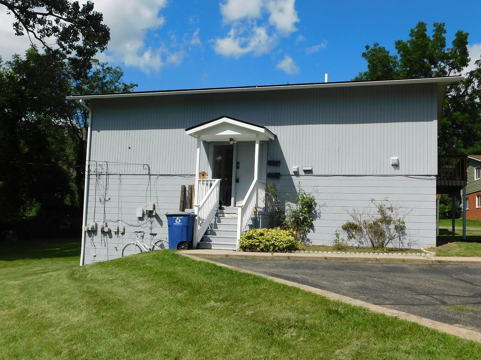 2 bed, 1.0 bath, 1824 sqft, $1,800 — Photo 2