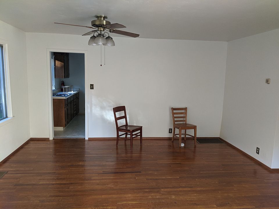 2nd image of 320 College Ave