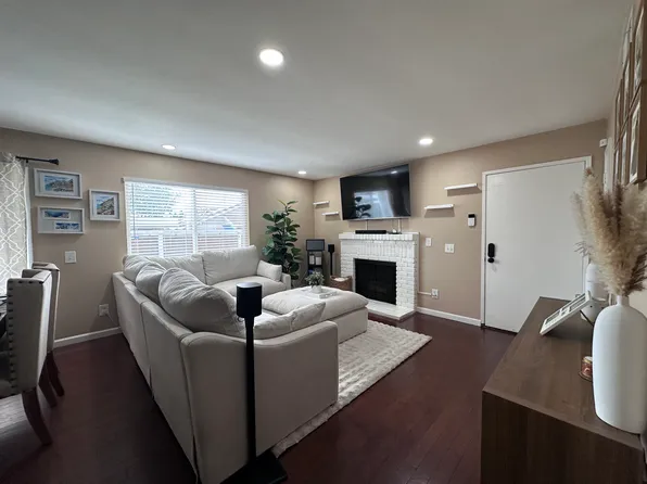 256 Riverview Way, Oceanside, CA 92057