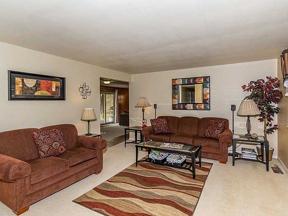 5th image of 119 Sherry Ln