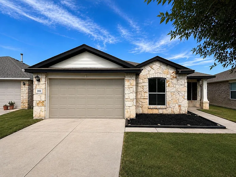 202 Mossberg Ln — Photo 1