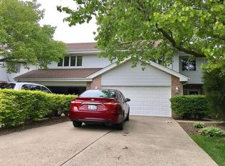 1000 Pinewood Dr, Downers Grove, IL 60516