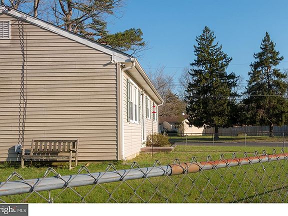 4th image of 560 Cabot Dr
