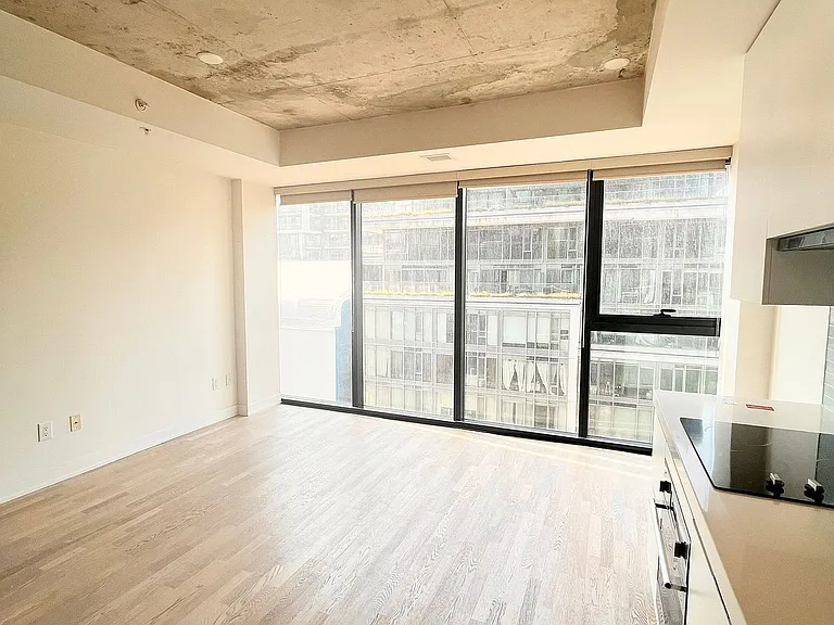 629 King St W #623 — Photo 3