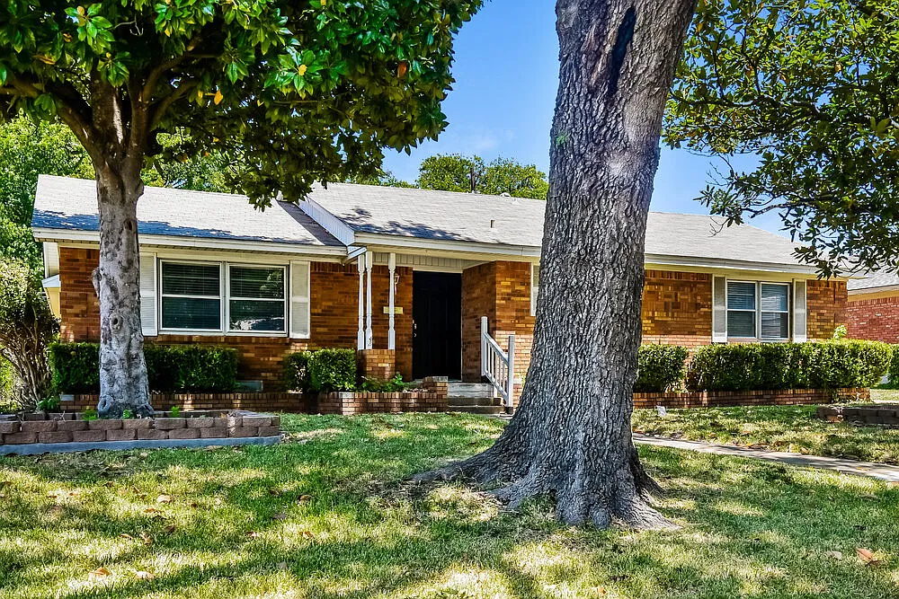 3 bed, 2.0 bath, 1790 sqft, $2,225 — Photo 3