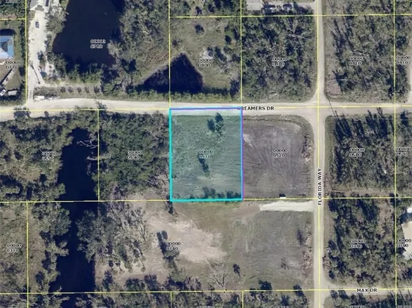 7169 Kreamers Dr, Bokeelia, FL 33922