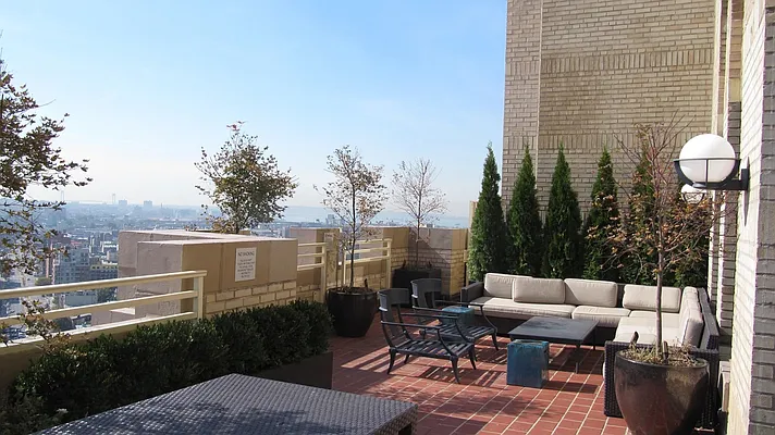 Rented by Compass | media 50