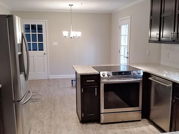 Kitchen & Dinette