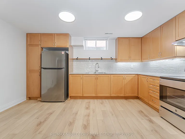 131 Dunstan Cres #LOWER — Photo 12