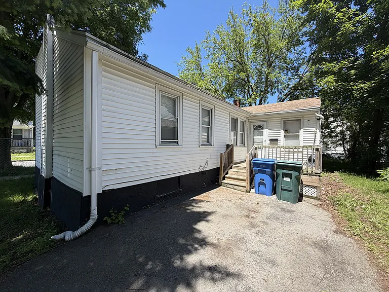 658 Smith St — Photo 1