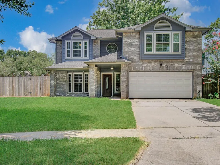 2122 Courtshire Ln — Photo 1