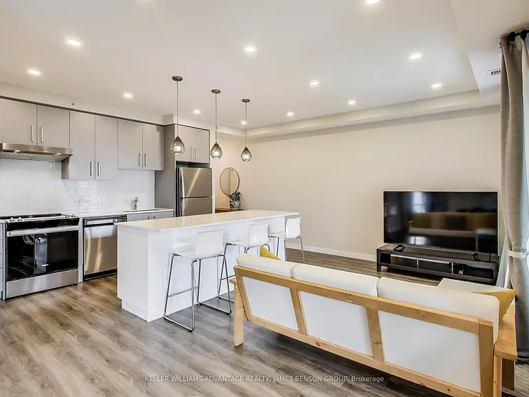 15 Queen St S #907 — Photo 11