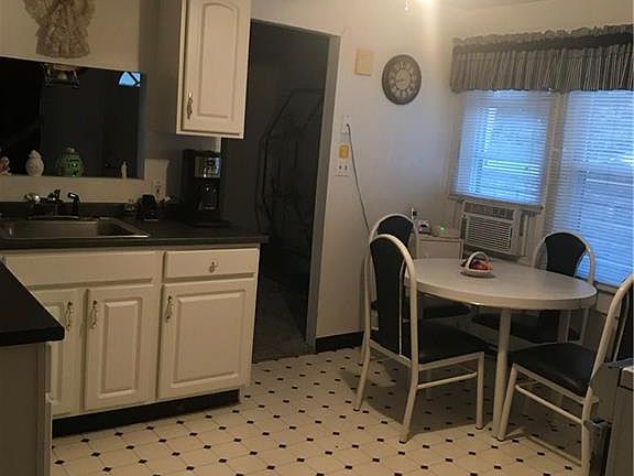 2nd image of 599 Dawn Ave