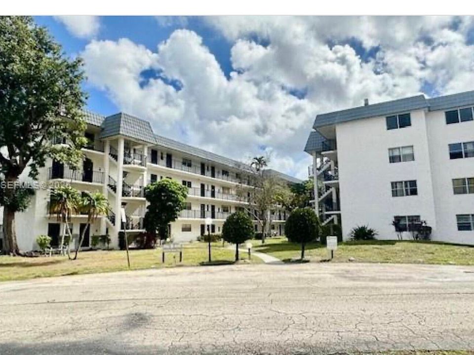 2nd image of 3330 Spanish Moss Terrace #212