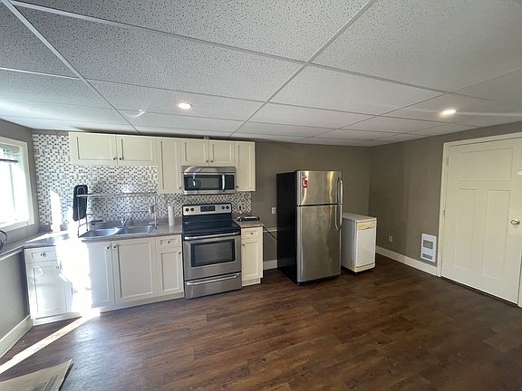 3rd image of 35090 Ewert Ave