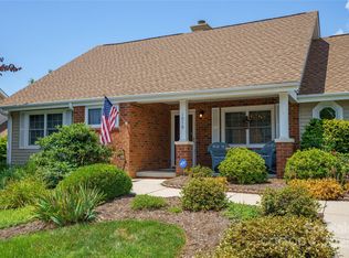 1016 Saddlebrook Dr, Hendersonville, NC 28739