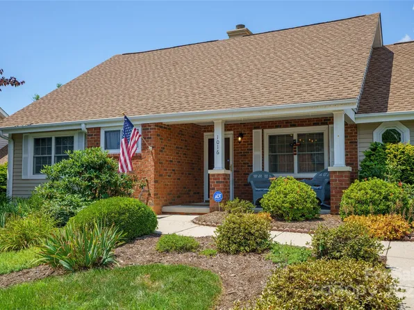 1016 Saddlebrook Dr, Hendersonville, NC 28739